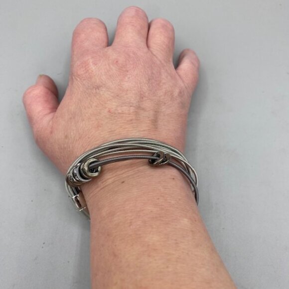 Paparazzi Magnetically Metro Multi Bracelet - Picture 2 of 2